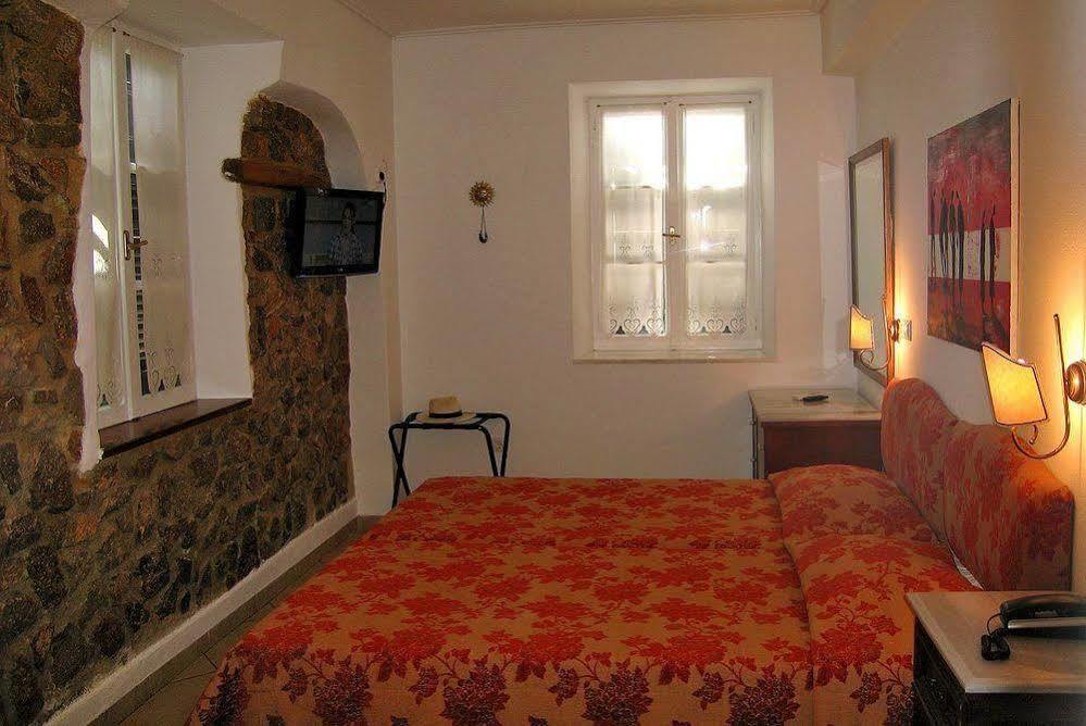 Mistral Hotel Đảo Hydra Ngoại thất bức ảnh